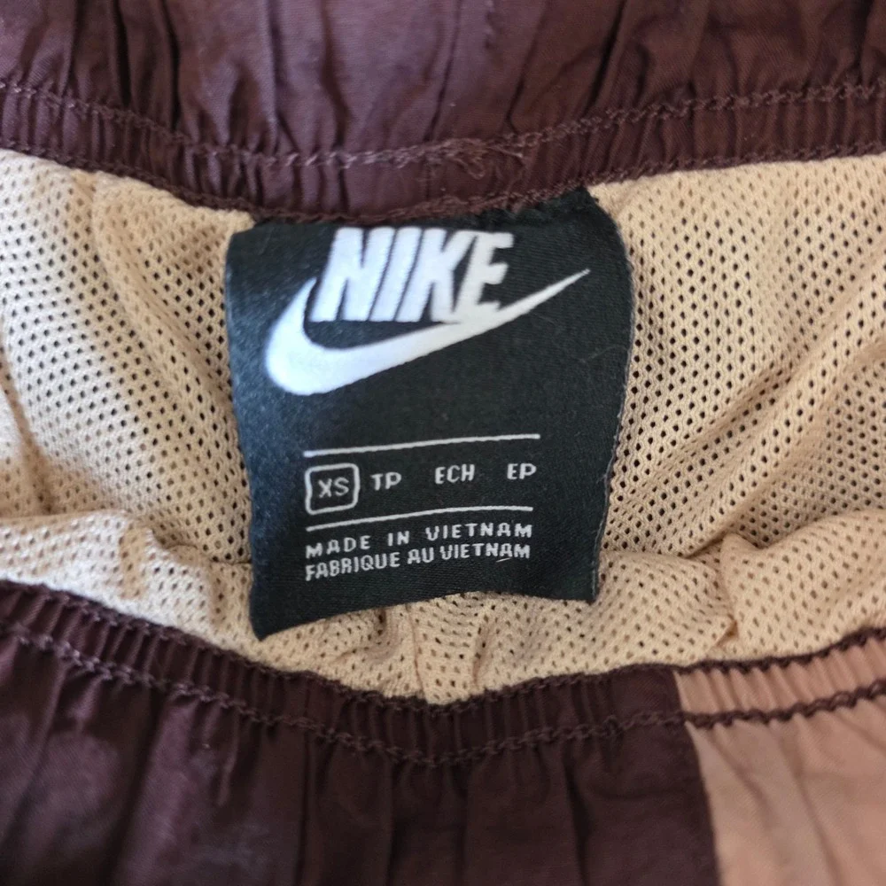Nike Sportswear Heritage Colorblock Shorts Brown Pink CJ2284-227 Womens XS